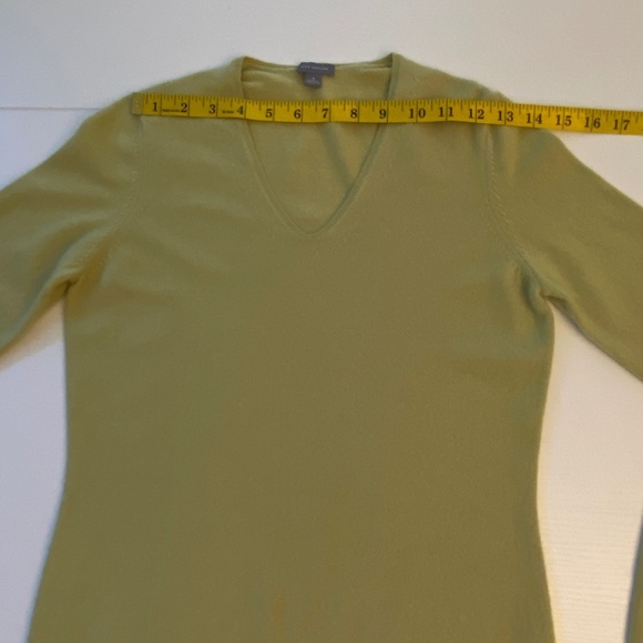 Ann Taylor 100% Cashmere V-neck Sweater Lime Green color Size Medium - Picture 10 of 13